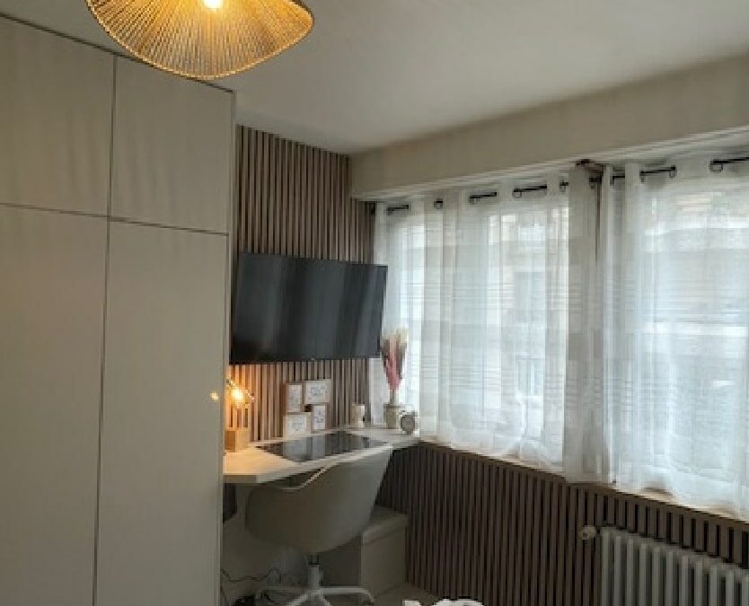 Agencement et rénovation d'un studio. Coin bureau